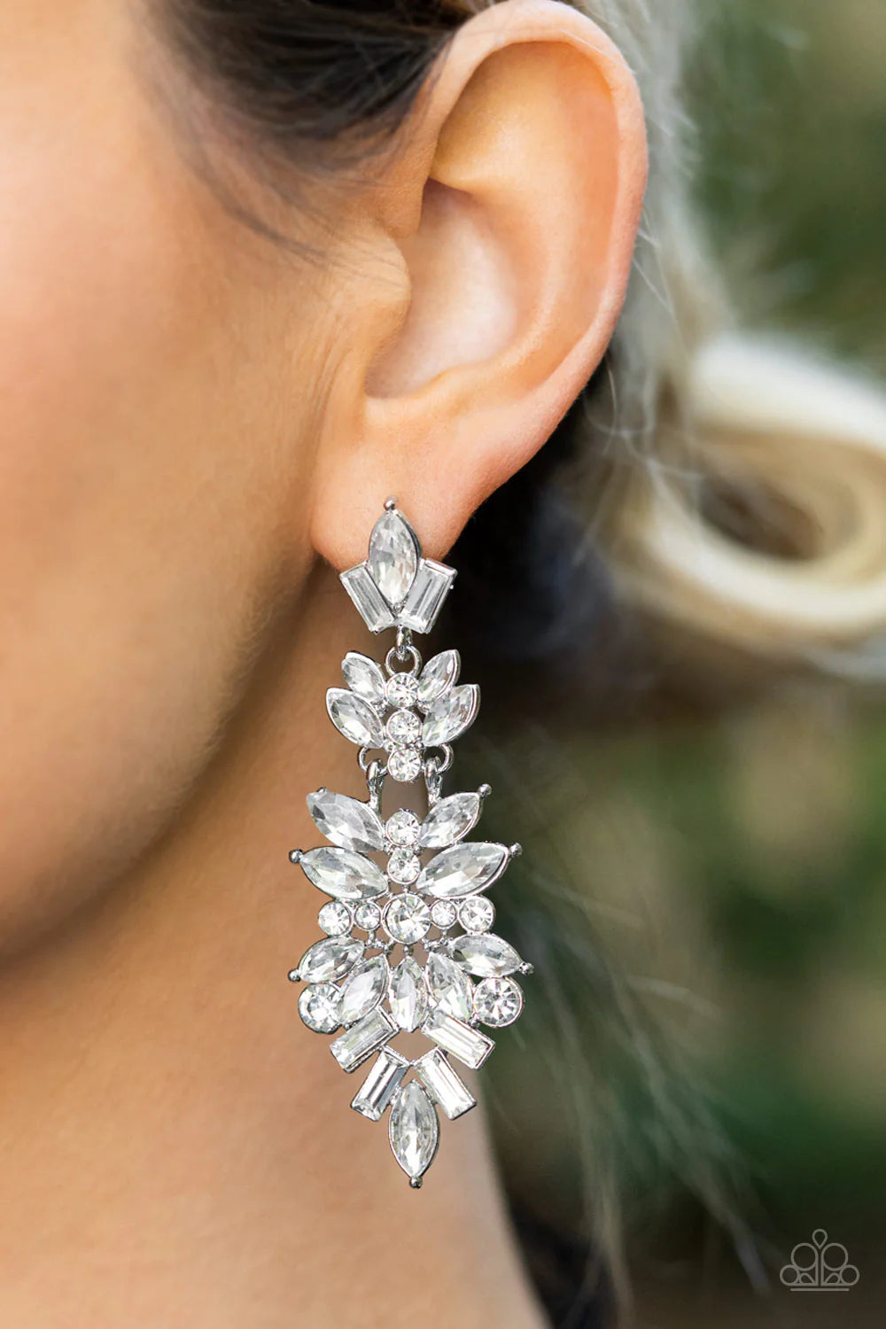 Frozen Fairytale - White Earring - May '22 LOP - NEW RELEASE