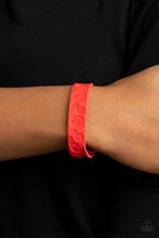 Load image into Gallery viewer, Follow The Wildflowers - Red Flower Snap Bracelet
