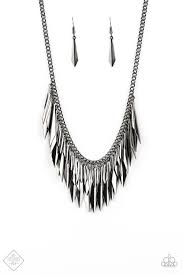 The thrill seeker- black necklace