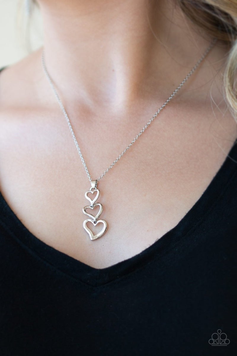 Hearts a flutter- silver necklace